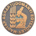 DN 'Magyar Agrártudományi Egyesület / Pro Re Rustica Promovenda' bronz emlékérem névre szóló gravírozással (77mm) T:2 patina