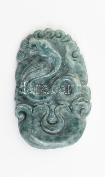 Burmai jáde, stilizált sárkány és daru díszítéssel, 3,5×2,5 cm