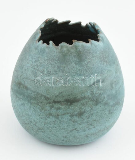 Jelzés nélkül (Luria Vilma?): Tojásszerű váza, mázas kerámia, m: 12 cm