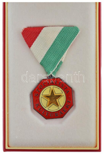 ~1970. 'A Szocialista Kultúráért' műgyantás fém kitüntetés mellszalagon, tokban T:1-