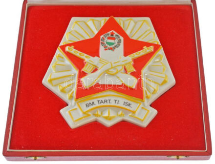~1970. 'BM Tart. Ti. Isk. (Tartalékos Tisztképző Iskola)' jelzett hollóházi porcelán plakett eredeti dísztokban (151x158mm) T:1-