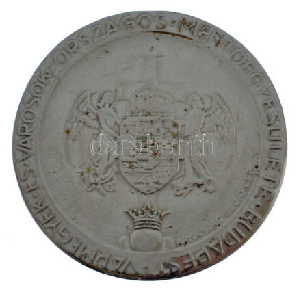 ~1930. 'Vármegyék és városok Országos Mentőegyesülete, Budapest' fém gomblyuk jelvény 'ARKANZAS BUDAPEST' gyártói jelzéssel (40mm) T:2