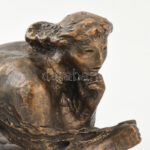 Blaskó János (1945-) Fekvő női alak. Bronzírozott műgyanta. Jelzett. 40 cm, m: 20 cm - Image 2