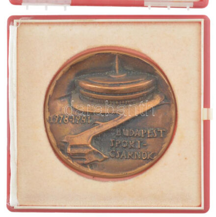 1981. 'Budapest Sportcsarnok 1978-1981' bronz emlékplakett, eredeti sérült műanyag tokban. Szign.:BH(?) (77,5mm) T:1-