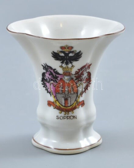 Herendi porcelán 'Sopron' címeres mini váza, kézzel festett, jelzett, kis kopásnyomokkal, m: 6,5 cm
