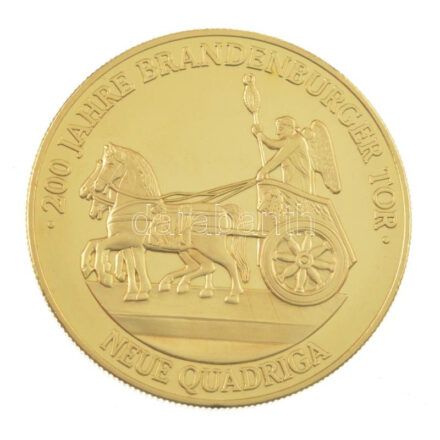 Németország 1991. '200 éves a Brandenburgi kapu - Új négyesfogat' kétoldalas, aranyozott emlékérem (39mm) T:PP Germany 1991. '200th anniversary of the Brandenburger gate - New quadriga' two-sided, gilt medallion (39mm) C:PP
