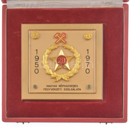 ~1970. 'Magyar Néphadsereg Fegyverzeti Szolgálata - 1950- 1970' aranyozott, műgyantás fém plakett eredeti tokban (115x115mm) T:2- rátét ragasztása elengedett