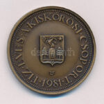 Lapis András (1942-) 1981. '10 éves a Kiskőrösi Csoport / Petőfi szülőháza' bronz emlékérem (42mm) T:1- Adamo KK2 - Image 2