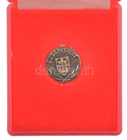 ~1980-1990. 'Budapestért' fém kitűző tokjában (22mm) T:1-