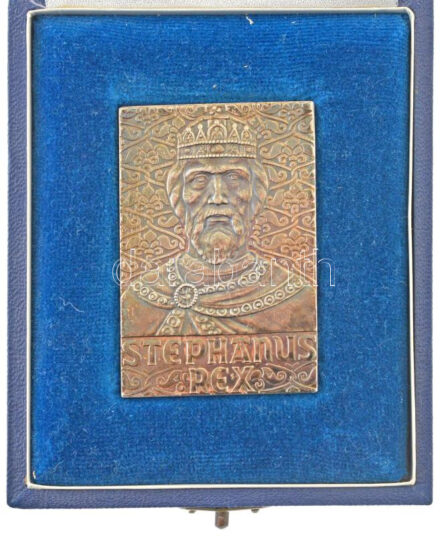 DN 'Stephanus Rex' Szent István király portréját ábrázoló, jelzetlen Ag emlékplakett, eredeti ÁPV tokban (60,57g/0.835/40x60mm) T:1- patina