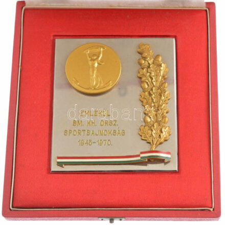 1970. 'Emlékül BM. KH. Orsz. Sportbajnokság 1945-1970' egyoldalas krómozott, aranyozott rátétekkel, részben zománcozott, eredeti tokban (104x90mm) T:1-