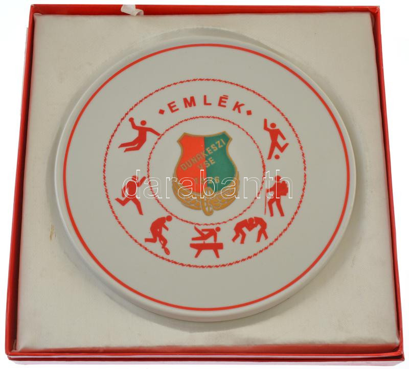 ~1980. 'Emlék'' nagyméretű Hollóházi porcelán sport emlékérem sérült tokjában (170mm) T:1-