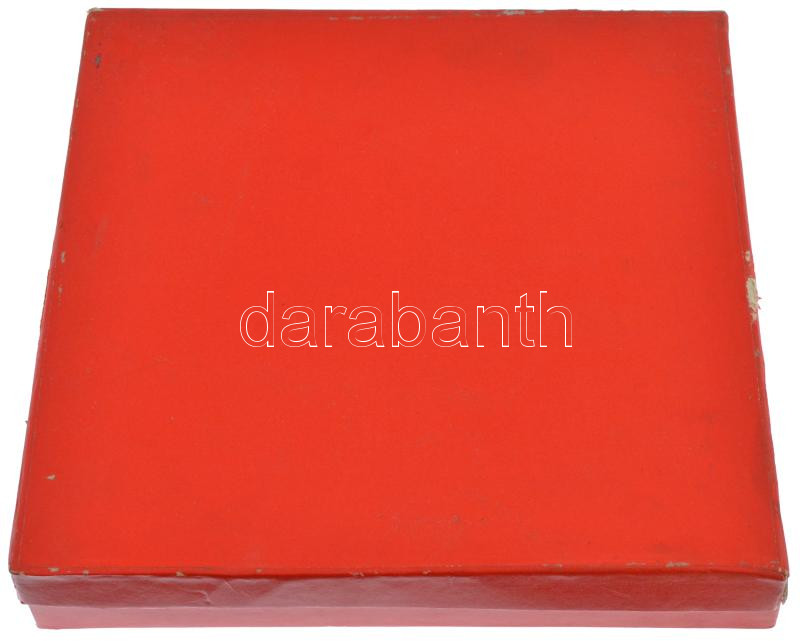 ~1980. 'Emlék'' nagyméretű Hollóházi porcelán sport emlékérem sérült tokjában (170mm) T:1- - Image 2