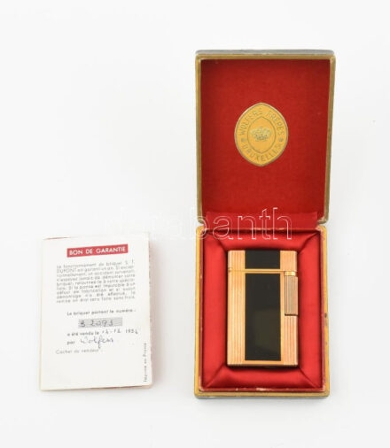 St. Dupont öngyújtó, dobozban, papírokkal, jelzett, 1955-ös évjárat, hibátlan, gáz szükséges bele, gyűjtői darab, m: 5,5 cm