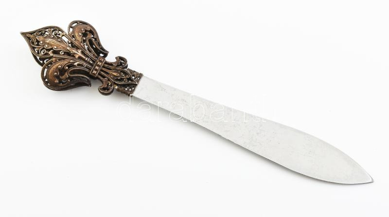 Díszes régi levélbontó kés, filigrán burbon liliom díszítménnyel, szép állapot, h: 17 cm