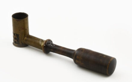 Lőpor mérő, fém, fa nyéllel, h: 11 cm
