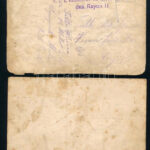 Katonák az I. világháborúban, 2 db fotólap, egyik hátoldalán K.u.k. Kommando der Motorfeldbahn des Rayon II pecséttel, törésnyomokkal, 9,5×14 cm - Image 2