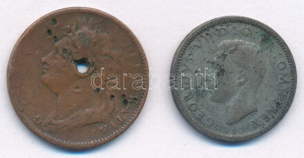 Nagy-Britannia 1825. Farthing Cu 'IV. György' ly., ü. + 1944. 6p Ag 'VI. György' T:3,3- United Kingdom 1825. Farthing Cu 'George IV' holed, ding + 1944. 6 Pence Ag 'George VI' C:F,VG Krause KM#677, KM#852
