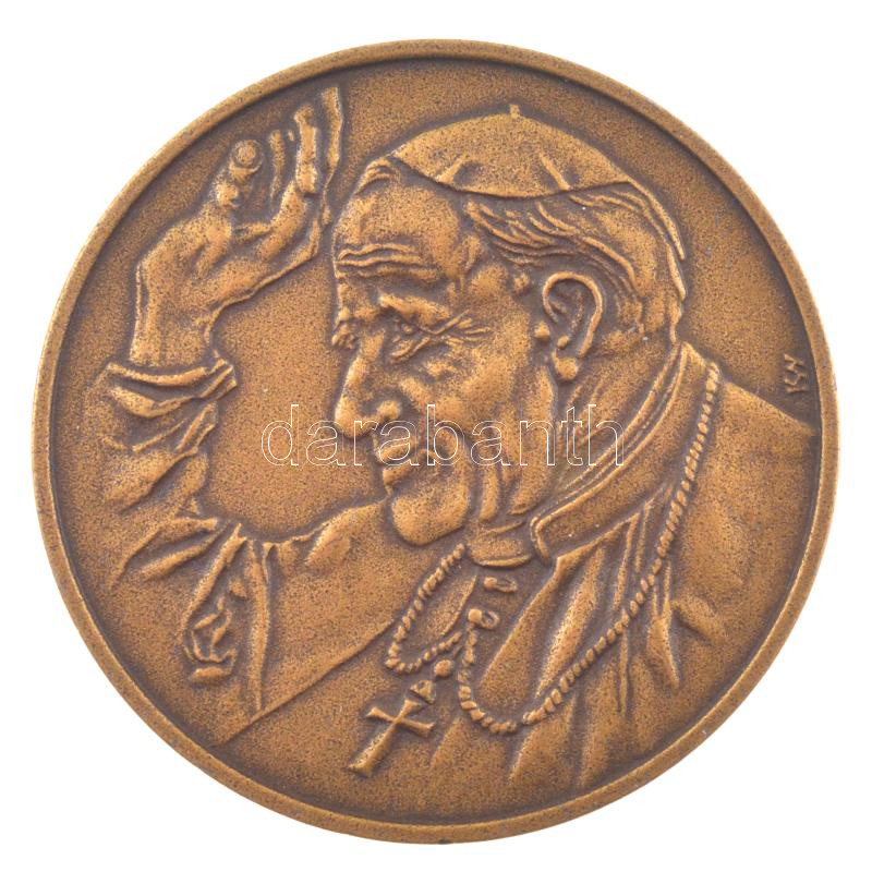 Kiss György (1943-) 1991. 'II. János Pál pápa látogatása hazánkban' bronz kétoldalas emlékérem műanyag tokban (42mm) T:1-