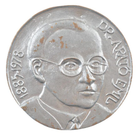 ~1970-1980. 'Dr. Arató Emil 1885-1979 / Jó munkáért emlékplakett - Országos AE. (Alkohol Ellenes) Klubbizottság' festett bronz emlékérem (66mm) T:1- festés kopott
