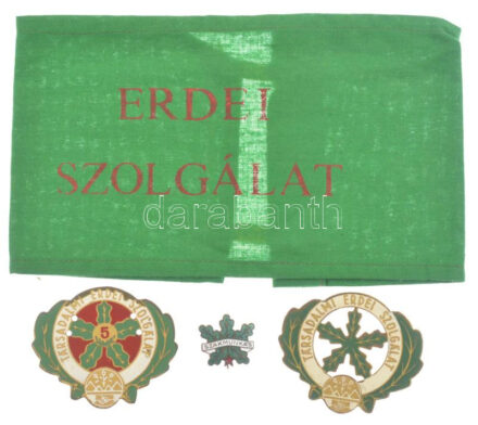 ~1975. 'Szakmunkás' zománcozott tombak szolgálati jelvény (21x23mm) + 'Társadalmi erdei szolgálat' Magyar Természetbarát Szövetség emblémájával ellátott festett, aranyozott Cu-Zn szolgálati jelvény (2xklf) (49x59mm) + 'Erdei