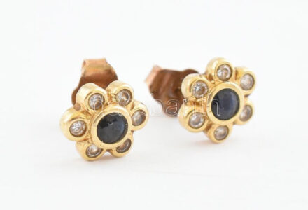 Arany (Au) 14K kék, fehér köves fülbevalópár, jelzett, d: 0,9 cm, bruttó: 2 g