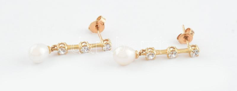 Arany (Au) 14K köves, gyöngyös fülbevalópár, jelzett, h: 2,7 cm, bruttó: 2,7 g