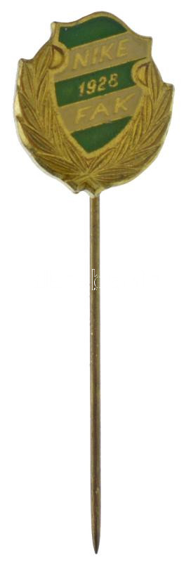 ~1970. 'NIKE 1928 FAK (Fűzfői AK)' zománcozott fém jelvény 'Kovoznak L. Hrádok' gyártói jelzéssel. Balatonfűzfőn 1928-ban alakult meg a labdarúgóklub, amely a III. osztálynak megfelelő Székesfehérvári alosztályban kezdte meg