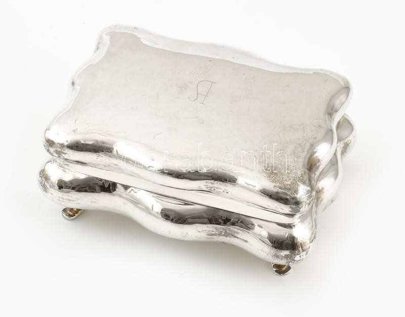 Ezüst (Ag) cukordoboz, jelzett, 14,5×10,5×6 cm, nettó: 366 g