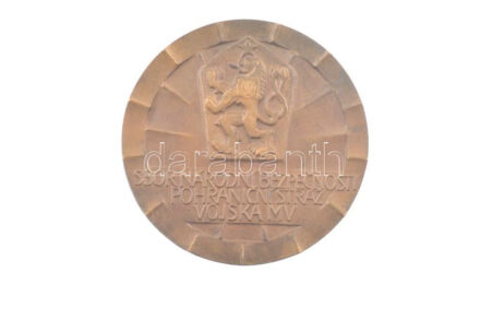 Csehszlovákia DN 'A szocialista hazát szolgálom / A nemzetbiztonsági hadtest határőr csapatai' kétoldalas bronz emlékérem. Szign.:'JP' (70mm) T:1 Czechoslovakia ND 'slouzim Socialisticke Vlalsti / Sbor Národni Bezpecnosti Pohranicni