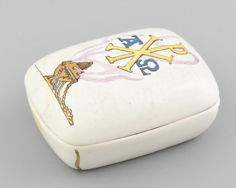 KZ jelzéssel: Alfa és Ómega porcelán dobozka. Kézzel festett, jelzett, minimális kopással 7x9 cm