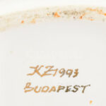 KZ jelzéssel: Alfa és Ómega porcelán dobozka. Kézzel festett, jelzett, minimális kopással 7x9 cm - Image 2