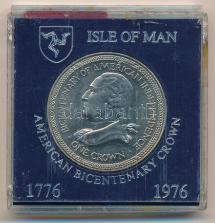 Man-sziget 1976. 1C Cu-Ni 'Az amerikai függetlenség 200. évfordulója' eredeti tokban T:1- a tokon ragasztónyom, jelentősen sérült Isle of Man 1976. 1 Crown Cu-Ni 'Bicentenary of American Independence' in original case C:AU glue mark on