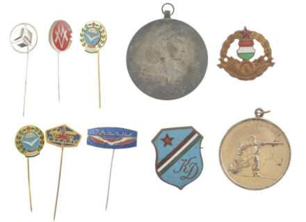 Vegyes 10db-os jelvény, sportérem, sapkajelvény tétel, közte festett és zománcozott darabok, 'Ikarus', 'Csepel' T:1-,2