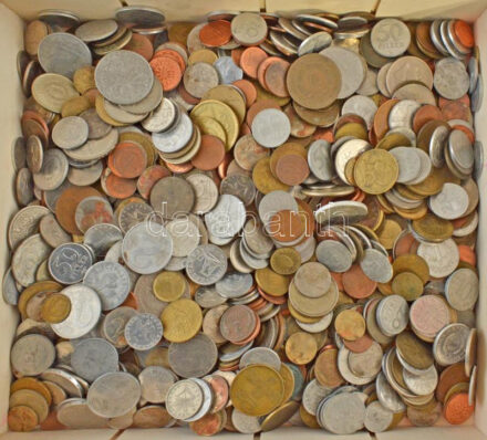 Vegyes, magyar és külföldi érmetétel mintegy ~3kg súlyban, 'Pick 1869-1999' fadobozban T:vegyes Mixed, Hungarian and foreign coin lot in a 'Pick 1869-1999' wooden box (~3kg) C:mixed