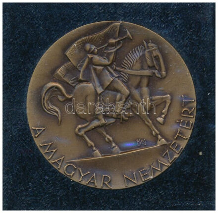 Kiss Nagy András (1930-) 1989. 'Magyar Nemzetért / Erdély' bronz emlékérem eredeti műbőr tokban (42,5mm) T:1