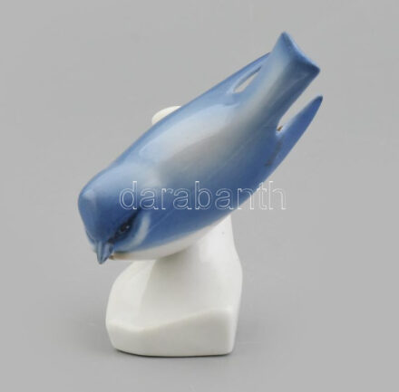 Zsolnay cinege, kézzel festett porcelán figura, jelzett, minimális kopással, m: 9 cm