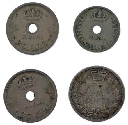 Kanada ~1870. 10c Ag 'Viktória' (2,18g) + Norvégia 1924-1939. 10ö - 25ö Cu-Ni (3xklf) T:2-3 kis patina Canada ~1870. 10 Cents Ag 'Victoria' (2,18g) + Norway 1924-1939. 10 Öre - 25 Öre Cu-Ni (3xdiff) C:VF-F small patina