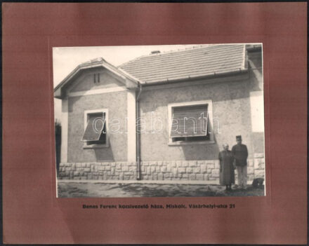 cca 1930 Miskolc, Benes Ferenc kocsivezető háza, Vásárhelyi utca 21. + Hajdú Mór tisztviselő háza, Baross Gábor utca 10/a, 2 db kartonra kasírozott fotó, feliratozva, 17,5×23 cm