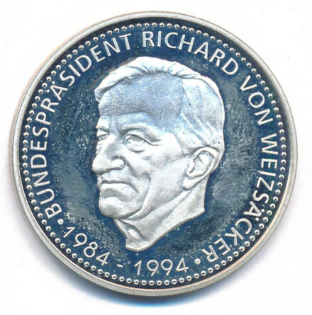 Németország 1994. 'Richard von Weizsäcker szövetségi elnök 1984-1994 / Németország 1994' jelzetlen Ag emlékérem tanúsítvánnyal (15,06g/34mm) T:PP ujjlenyomat, patina Germany 1994. 'Bundespresident Richard von Weizsäcker 1984-1994 /