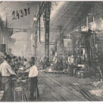 Resica, Resita; vasgyár belső, kohó munkásokkal / Forjaria / Zeugschmiede. Fratii Deutsch Nr. 8. 1927. / iron works, factory, forge interior (EB)
