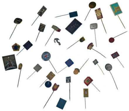 30 darabos külföldi kitűző tétel T:1-,2 30 pieces foreign pin lot C:AU,XF