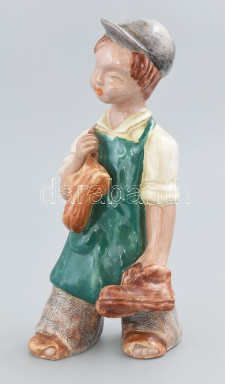 H. Ráhmer Mária (1911-1998): Cipészfiú, festett mázas kerámia, jelzett, minimális kopásnyomokkal, m: 24 cm