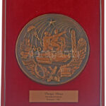 1985. 40 éves jubileumi bronz emlékérem névre szóló Cu táblával, tokban (92mm) T:UNC