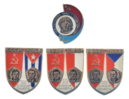 Szovjetunió 1961. 'Gagarin' festett Al jelvény + 1978. 'Szovjet-csehszlovák közös űrrepülés - Gubarjev & Remek' festett Al jelvény + 1978. 'Szovjet-lengyel közös űrrepülés - Klimuk & Hermaszewski' festett Al jelvény + 1980.