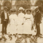 1912 Venezia, Venice, Velence; galambok a Fő téren / pigeons on the square. photo (EK)