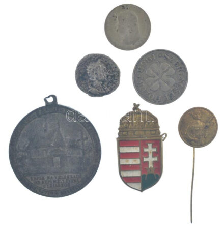 6db-os vegyes tétel, benne: Római Birodalom ~2-3. század Denarius Ag (2,35g) + 1938. 'Szerencsét hozok - 1938' kétoldalas Cu-Ni zseton + Szovjetunió DN 'Moszin géppuskás katona' sárgaréz lemezjelvény + Hollandia ~1895. 25c Ag 'I. Vilma'