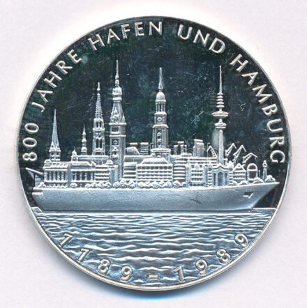 NSZK 1989. '800 éves a kikötő és Hamburg' jelzetlen Ag emlékérem (20,13g/40mm) T:AU patina, karc FRG 1989. '800th Anniversary of the port of Hamburg - 800 Jahre Hafen und Hamburg' unmarked Ag commemorative medallion (20,13g/40mm) C:AU