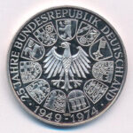 NSZK 1974. '25 éves az NSZK / Theodor Heuss' jelzett Ag emlékérem (25,13g/1000/40mm) T:PP ujjlenyomat, patina FRG 1974. '25 Jahre Bundesrepublik Deutschland / Theodor Heuss' hallmarked Ag medallion (25,13g/1000/40mm) C:PP fingerprints, patina - Image 2