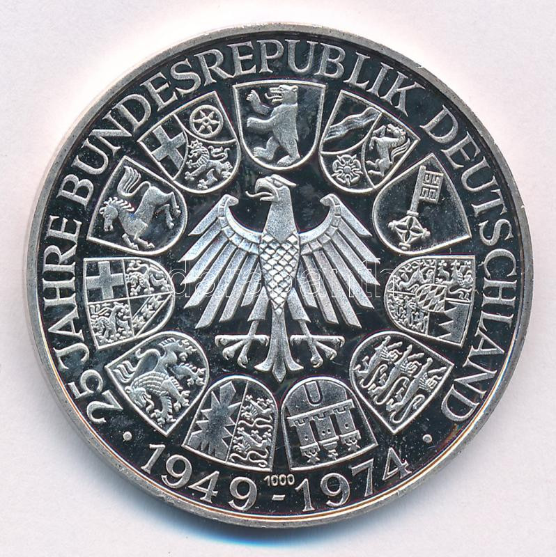 NSZK 1974. '25 éves az NSZK / Theodor Heuss' jelzett Ag emlékérem (25,13g/1000/40mm) T:PP ujjlenyomat, patina FRG 1974. '25 Jahre Bundesrepublik Deutschland / Theodor Heuss' hallmarked Ag medallion (25,13g/1000/40mm) C:PP fingerprints, patina - Image 2